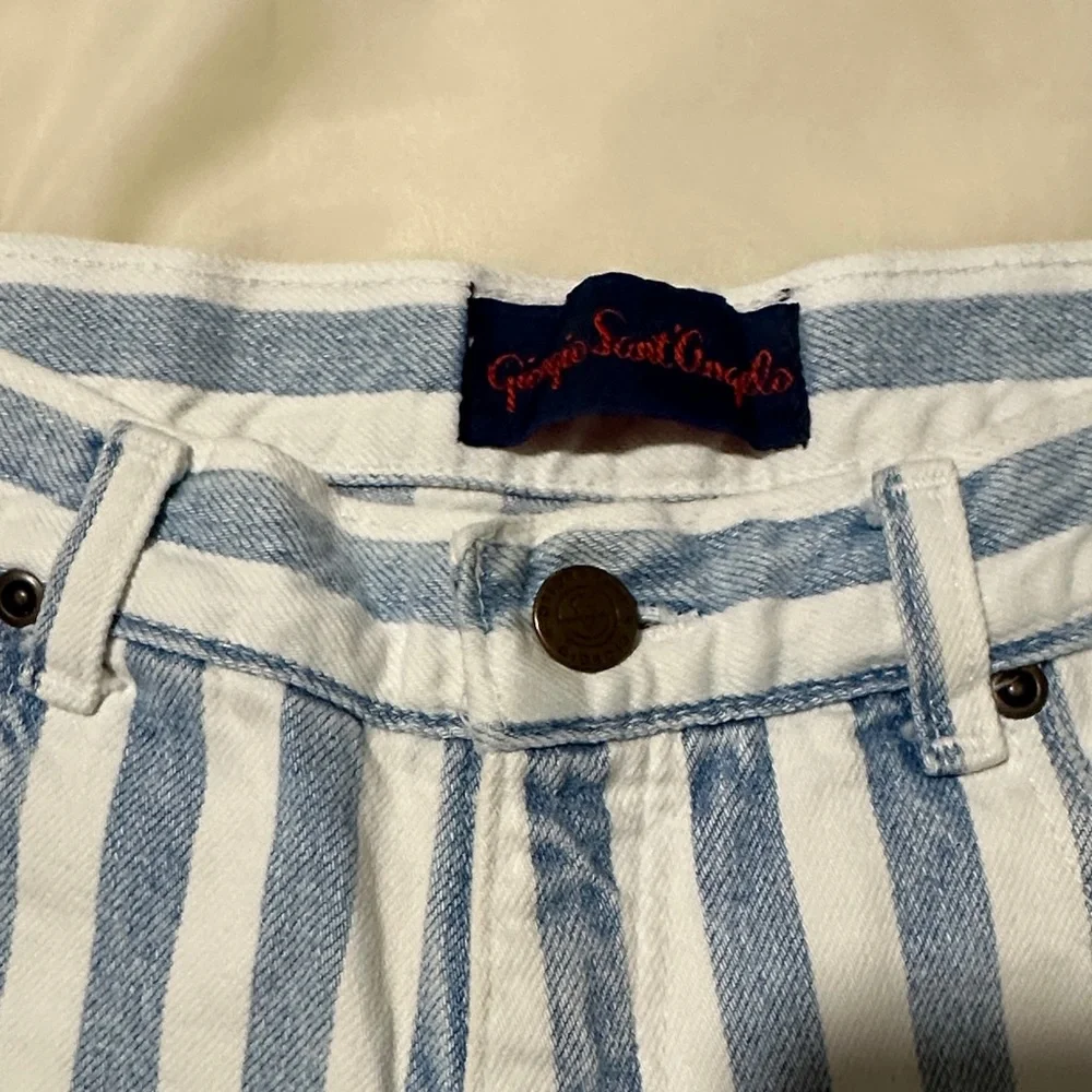 Chic Striped Jean Shorts in Blue and White